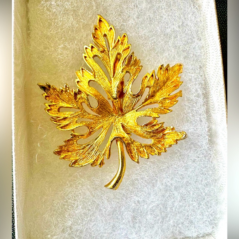 Leaf pin